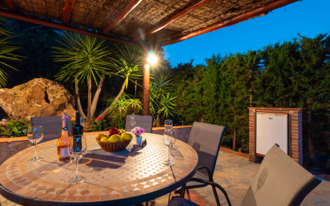 Un lugar encantador para tomar una copa por la noche 